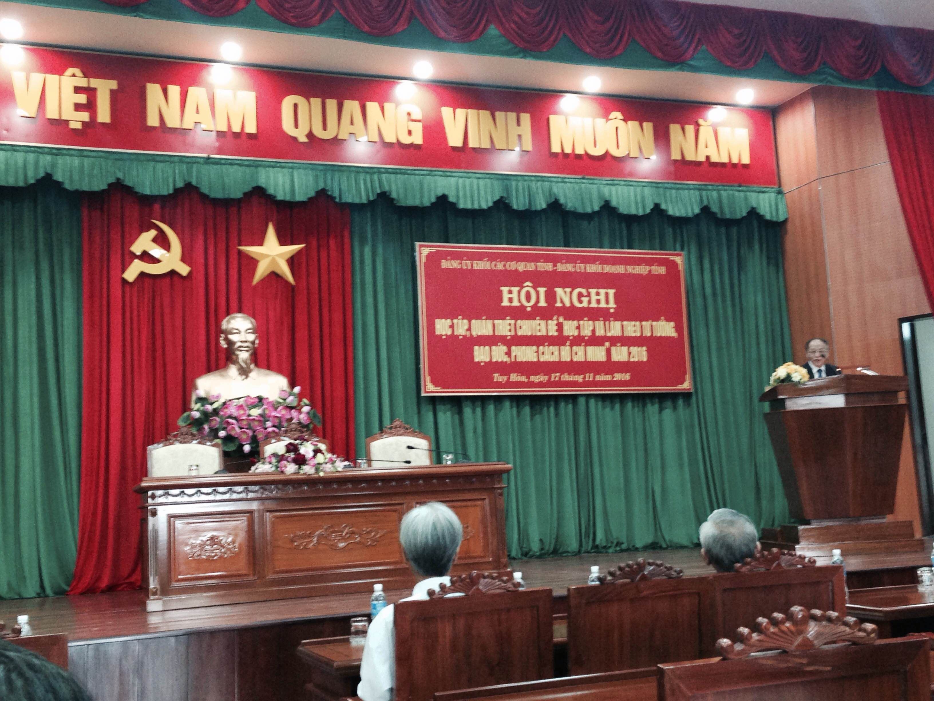           Đảng ủy Công ty CP Cấp thoát nước Phú Yên tham dự Hội nghị học tập, quán triệt chuyên đề ”Học tập và làm theo tư tưởng, đạo đức, phong cách tấm gương đạo đức Hồ Chí Minh” năm 2016